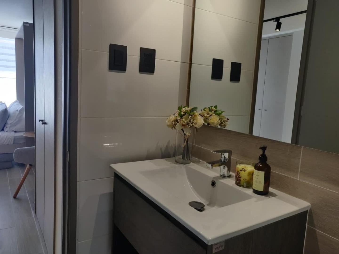 Apartamento Inviting In Vibrant Nunoa 2 Guests *