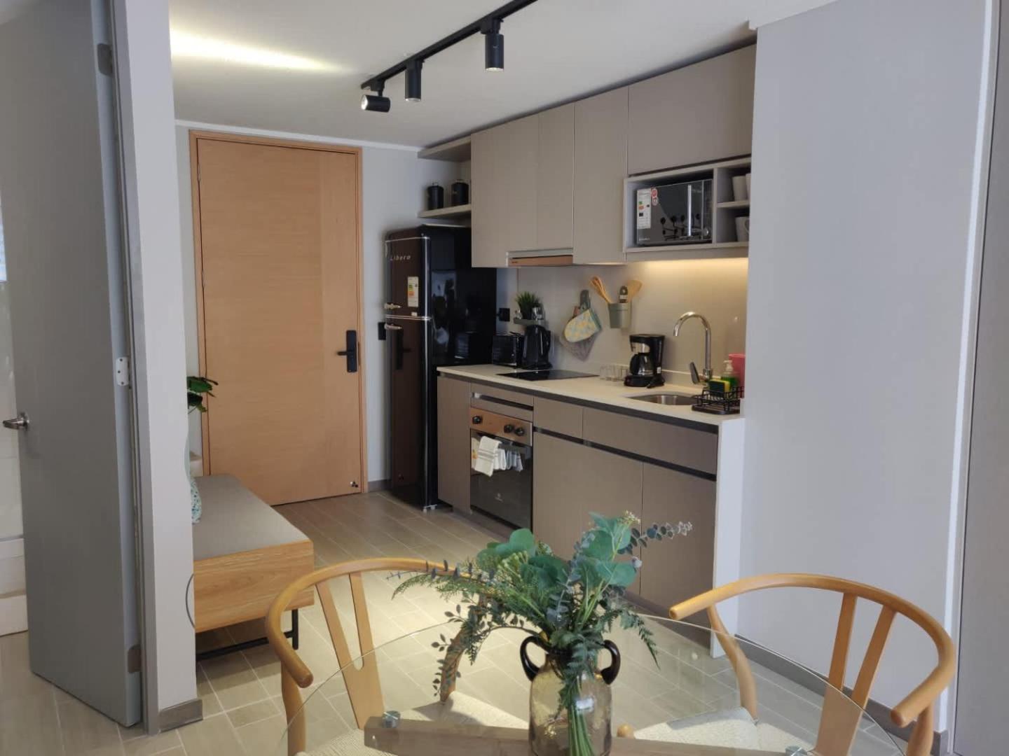 Inviting In Vibrant Nunoa 2 Guests *