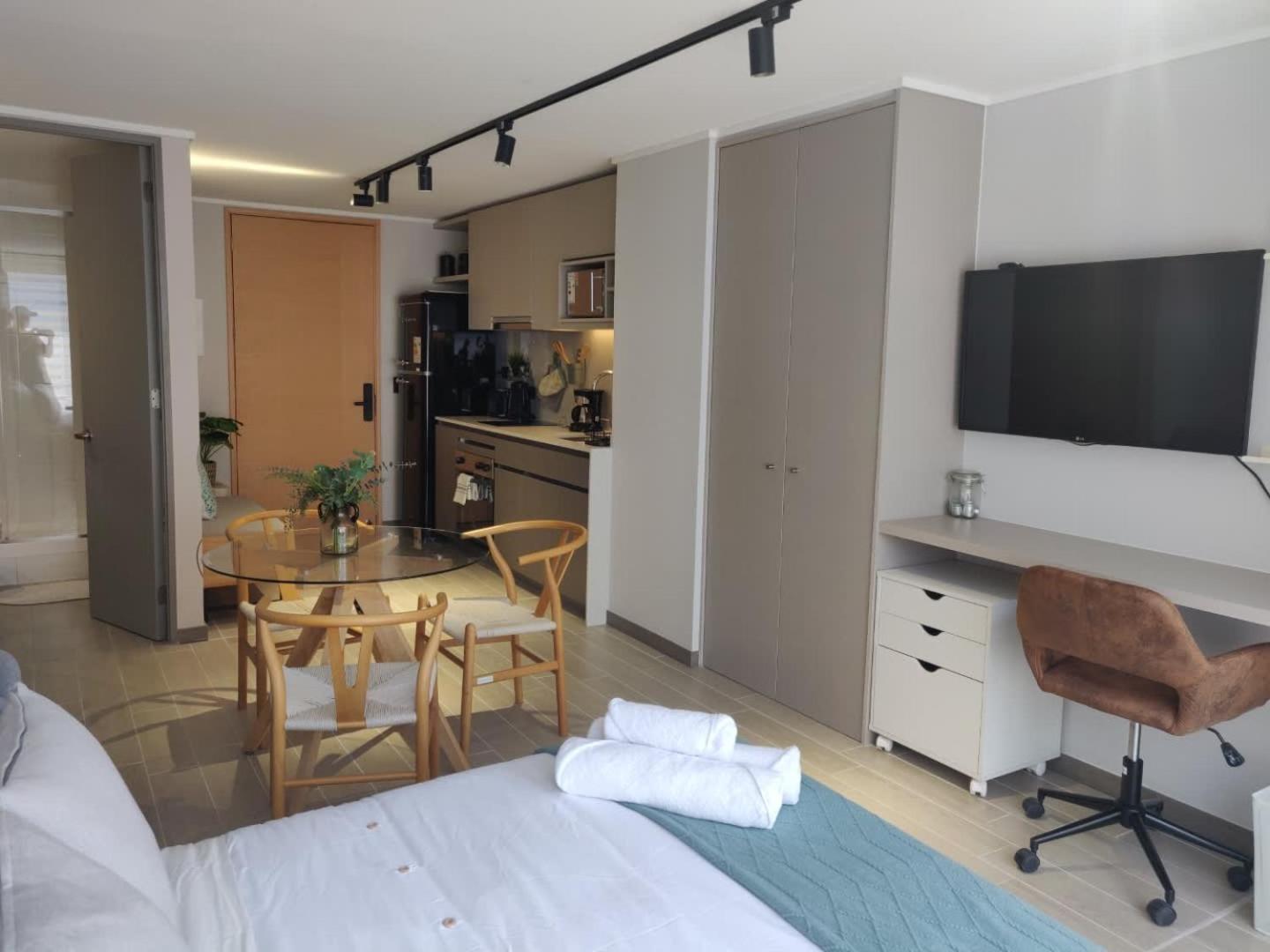 Inviting In Vibrant Nunoa 2 Guests