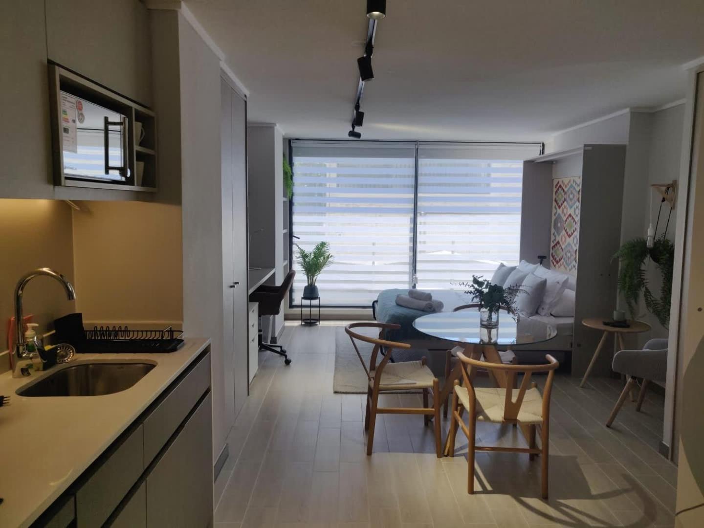 Inviting In Vibrant Nunoa 2 Guests * Santiago