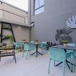Inviting Studio In Vibrant Nunoa 2 Guests